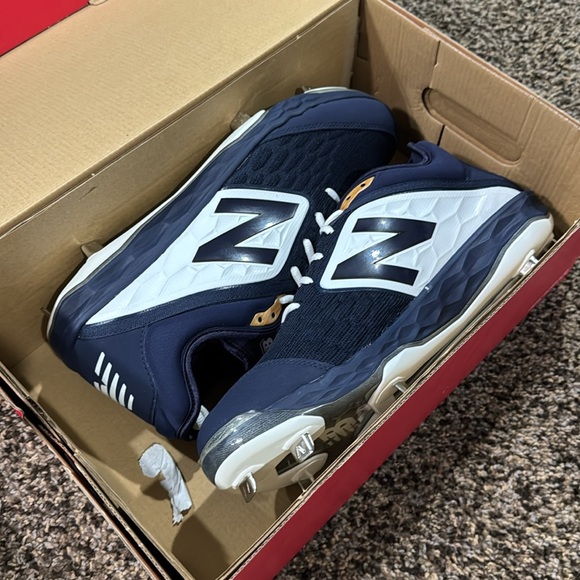 *BRAND NEW* Men’s Baseball Cleats - Picture 2 of 8